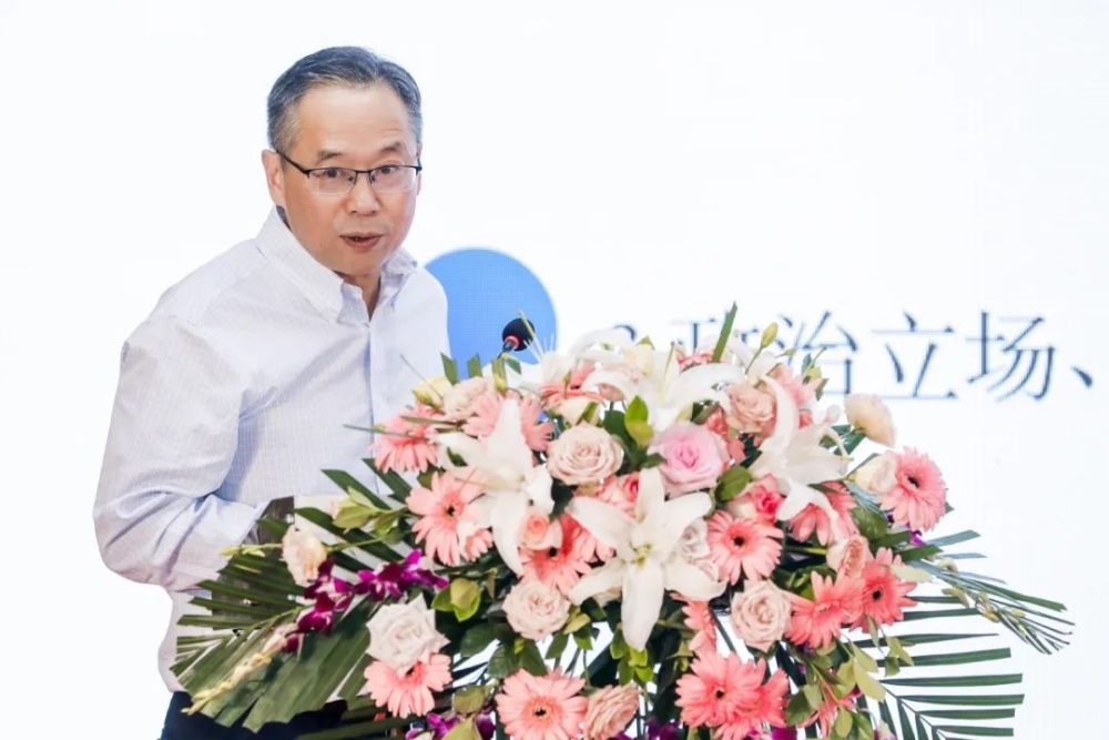 1698175129.jpg 江苏凤凰出版传媒股份有限公司总编辑徐海.jpg